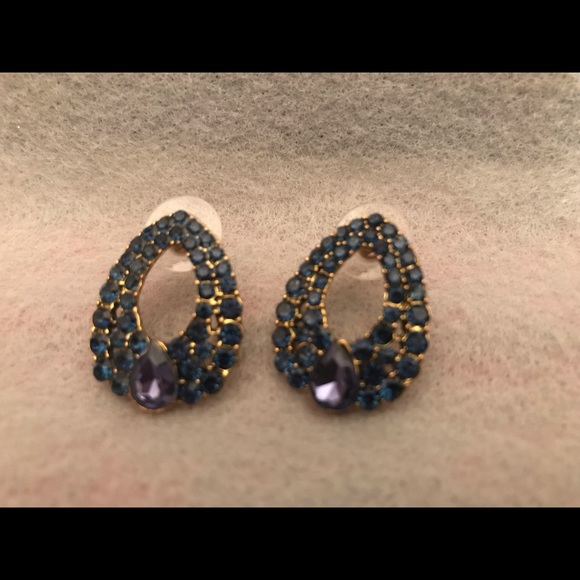 ANY PAIR UNDER $25 R 4 FOR $20 Blue sapphire rhinestone earrings.NWT - Picture 2 of 2